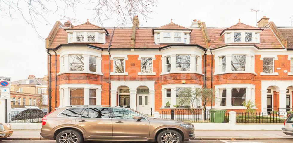 			1 Bedroom, 1 bath, 1 reception Flat			 Brook Road, HAMMERSMITH